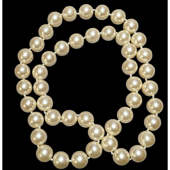 Jewelry - Chunky Retro Cream Faux Pearl Costume Necklace